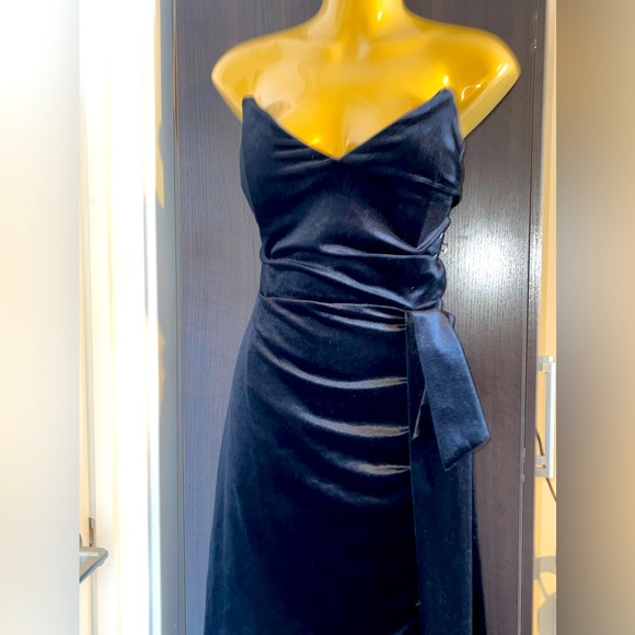 Velvet Mini Dress🖤 - Picture 4 of 9